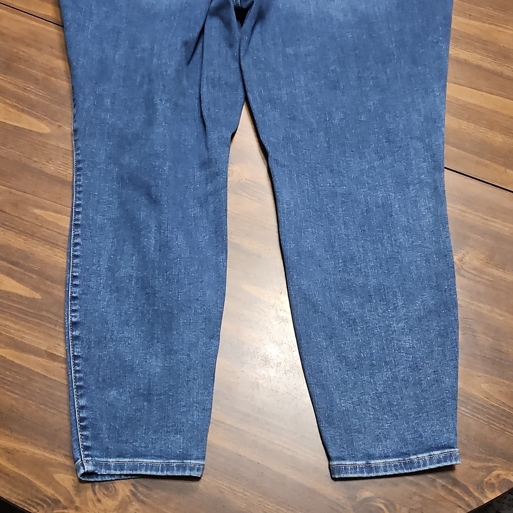 Torrid Jeans - Picture 5 of 15